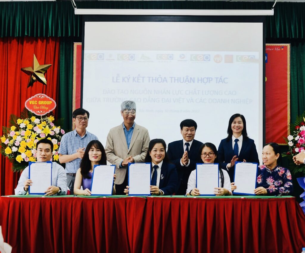 Cao đẳng Công thương Quốc tế đã ký kết thoả thuận hợp tác với hơn 500 doanh nghiệp, cung ứng cho xã hội hơn 10.000 nhân lực chất lượng cao