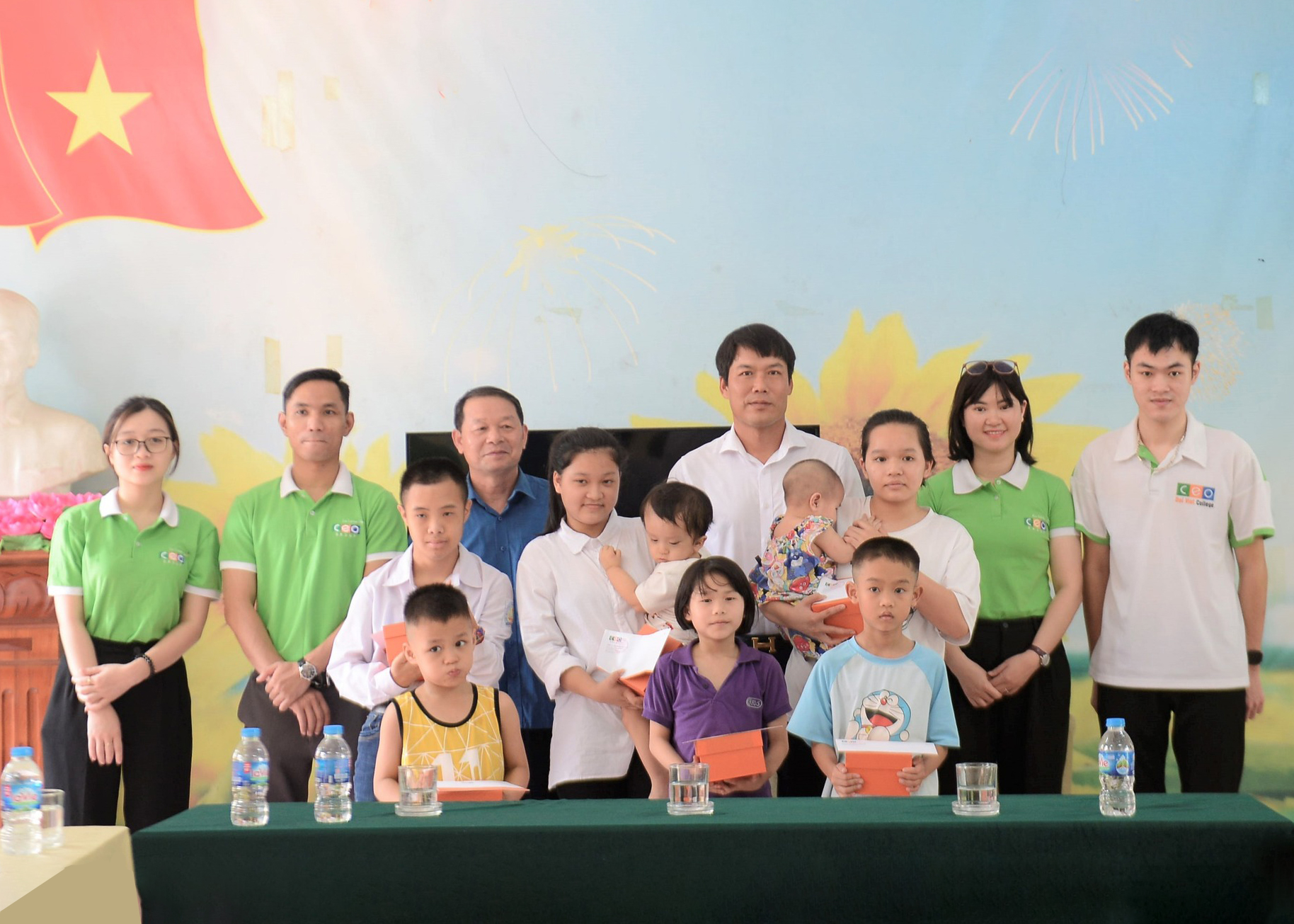 Sinh viên trường Cao đẳng Đại Việt và hoạt động ý nghĩa nhân ngày Quốc tế thiếu nhi 1/6