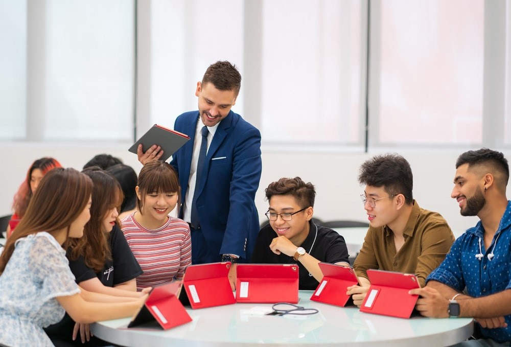 Người học cần có niềm đam mê với kinh doanh và khả năng làm việc nhóm 