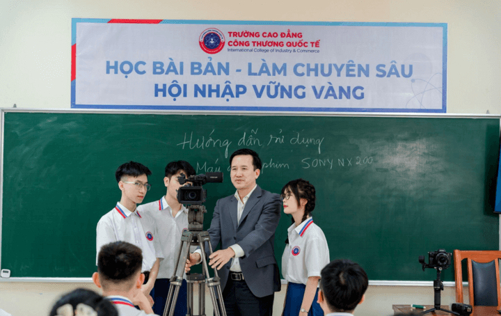 Sinh viên Cao đẳng Công thương Quốc tế được học tập từ thực tiễn