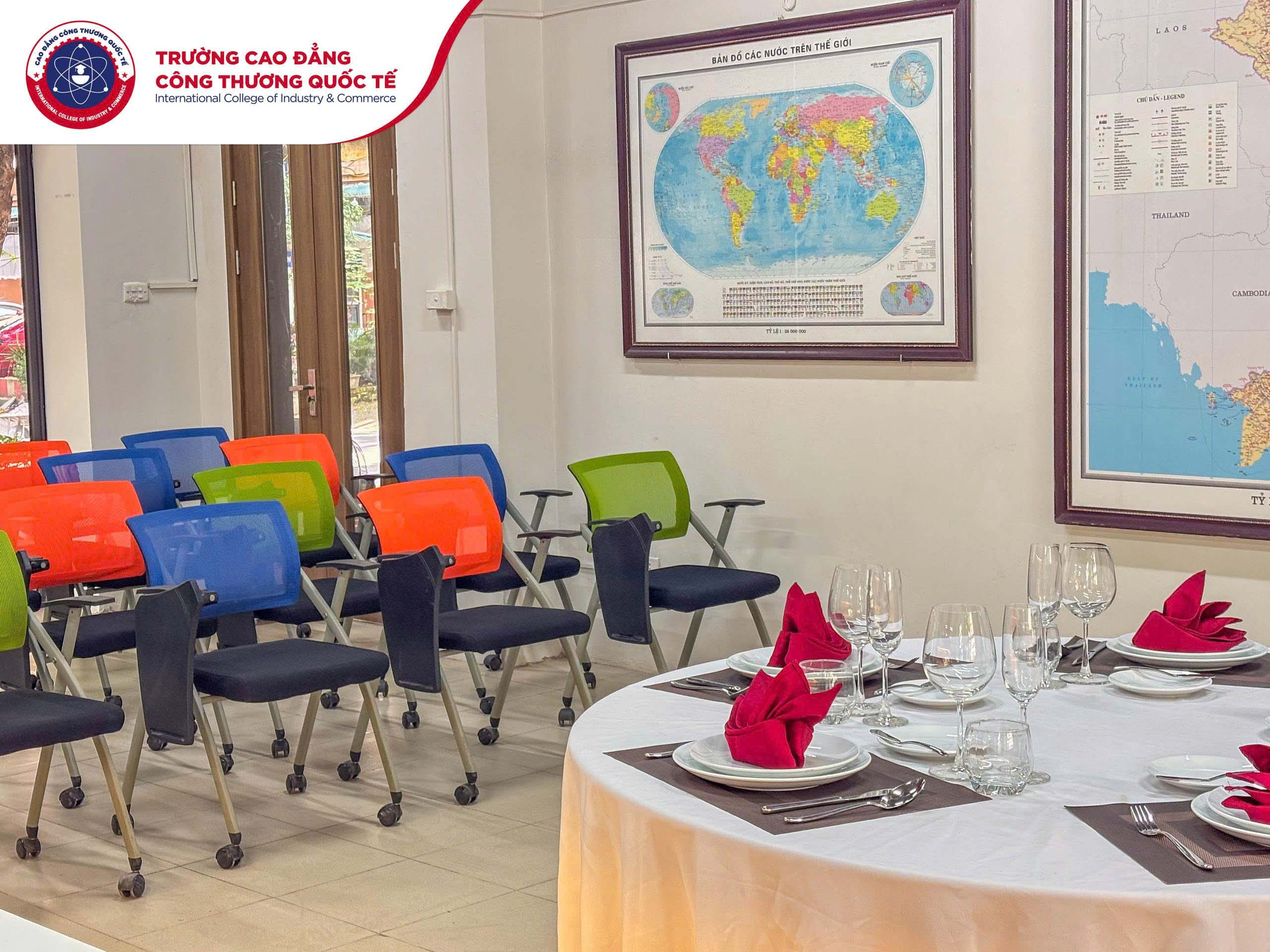 Phòng thực hành Nhà hàng được bố trí sang trọng, hiện đại, chuẩn 5 sao.