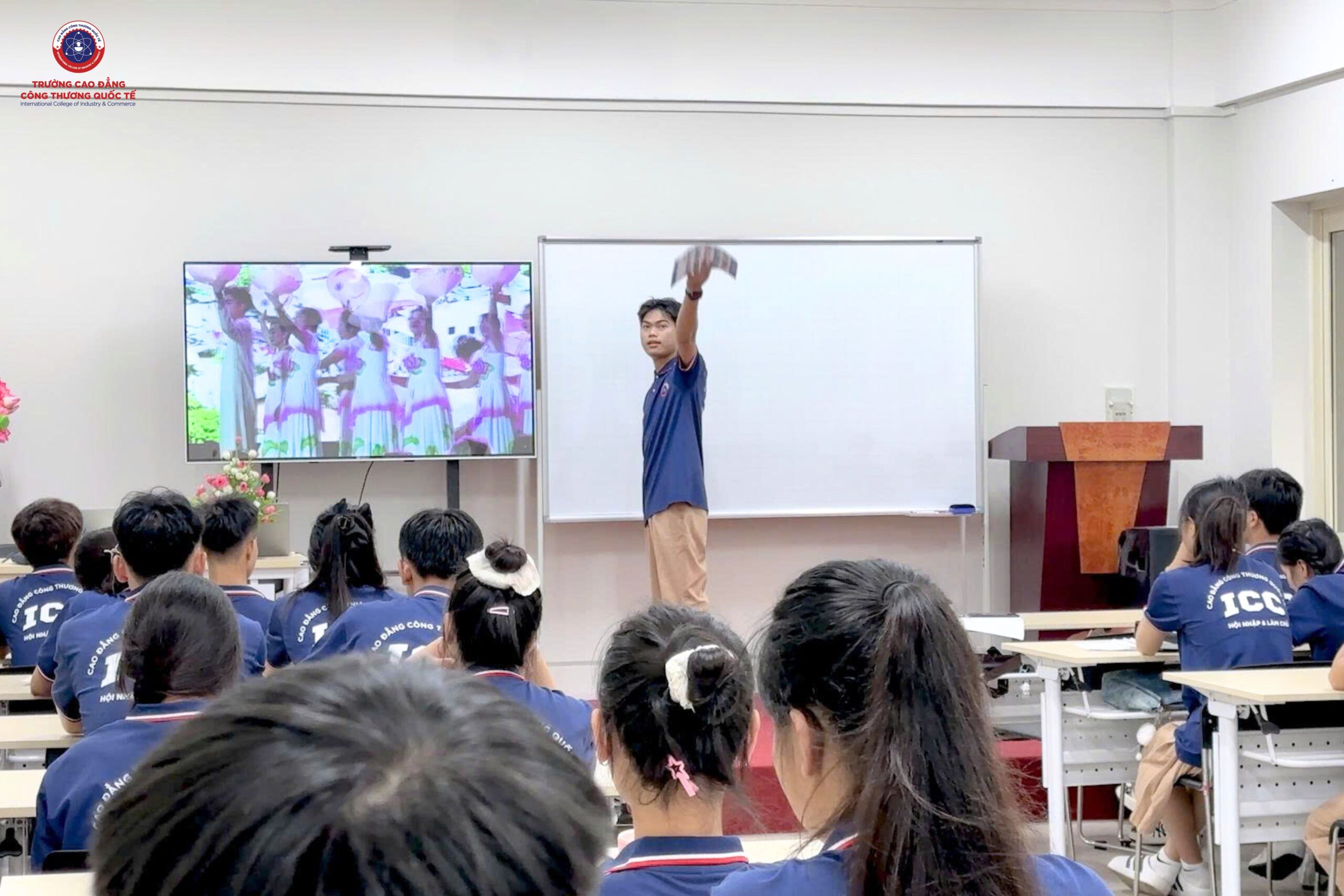 Sinh viên giao lưu văn hóa văn nghệ 