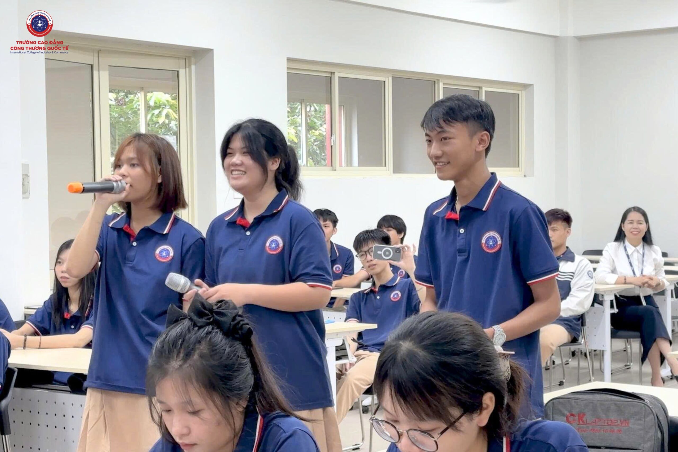 Các bạn tự tin thể hiện tài năng của mình 