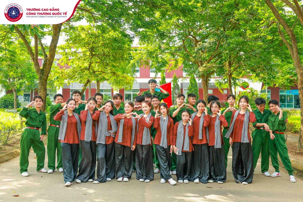 Sự kiện là sân chơi cho sinh viên Cao đẳng Công thương Quốc tế sau những giờ học căng thẳng.