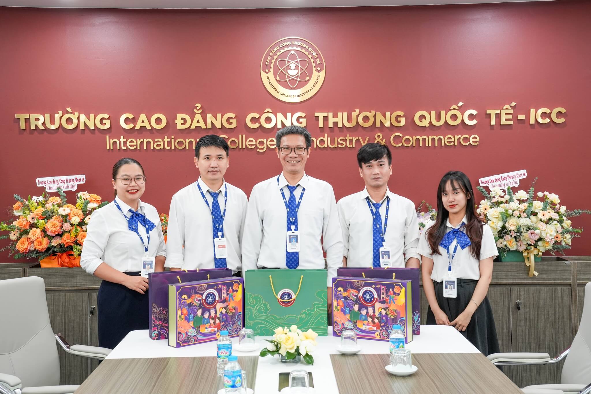 Cán bộ nhân viên Phòng Đào tạo của trường Cao đẳng Công thương Quốc tế.