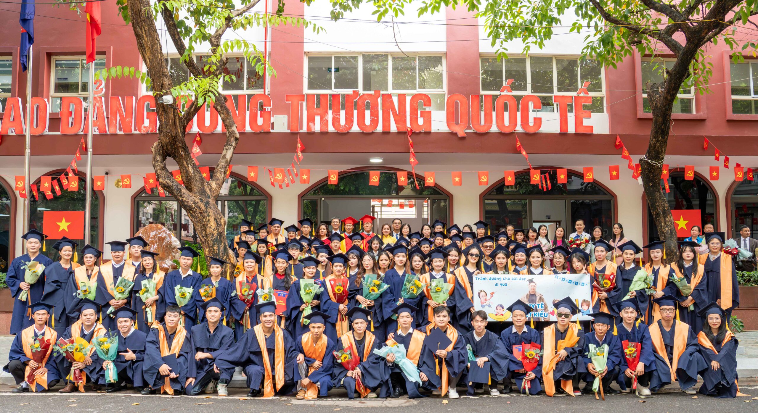 Lễ Tốt nghiệp K14 khép lại trong niềm vui, niềm tự hào và nhiều cảm xúc.