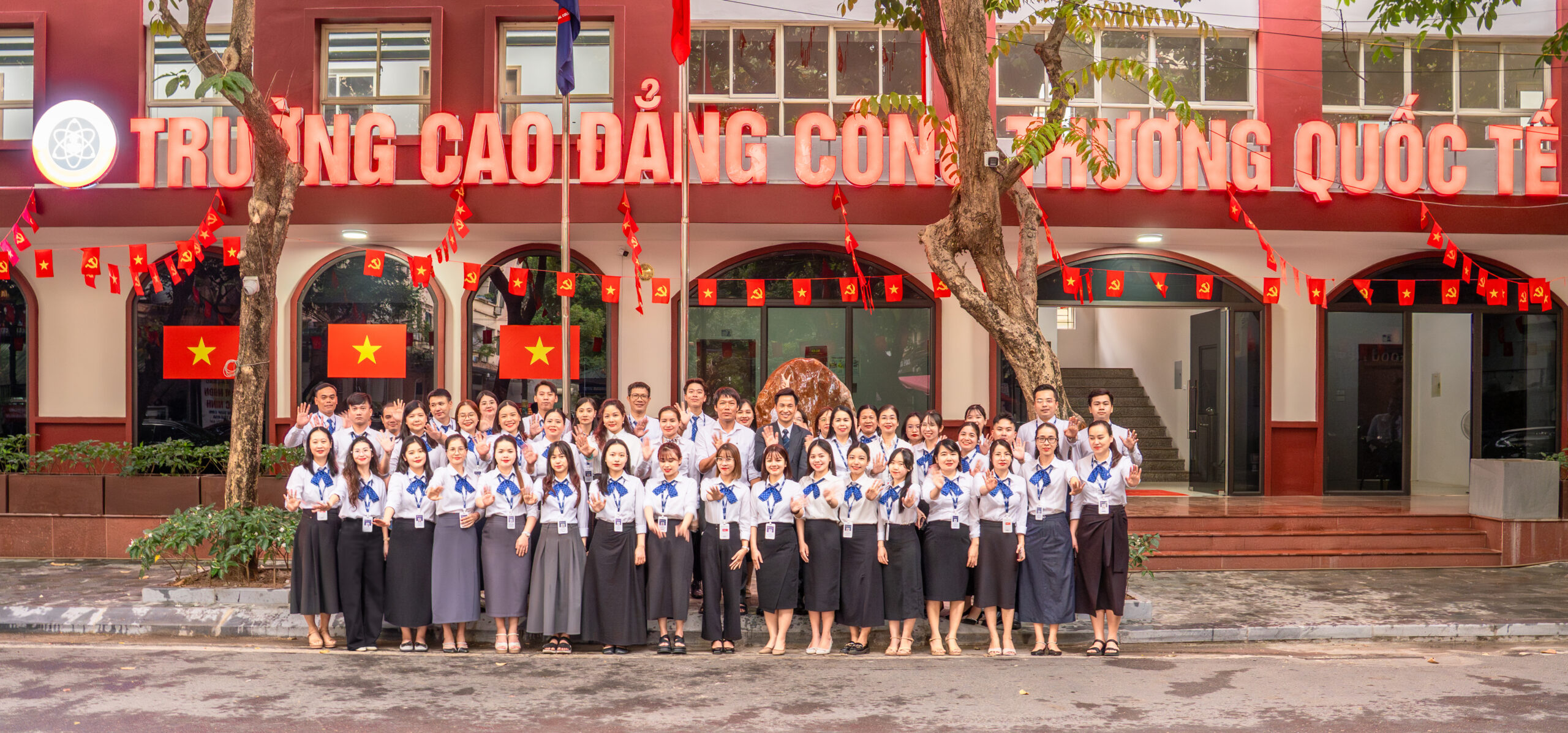 Cán bộ nhân viên, giảng viên trường Cao đẳng Công thương Quốc tế - ICC. 