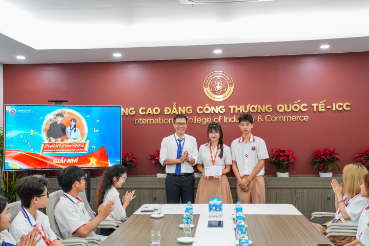 Giải Nhì cuộc thi thuộc về bài dự thi của hai sinh viên Lường Khánh Ly & Nùng Việt Tú – Ngành Ngôn ngữ Nhật & Quản trị Kinh doanh.