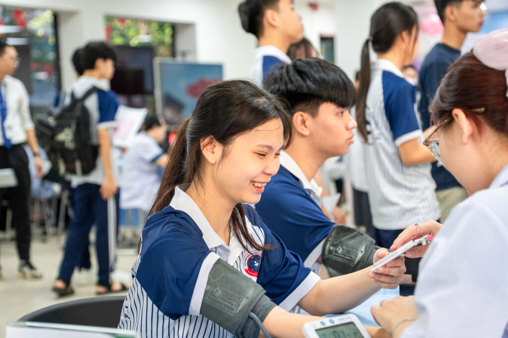 Sinh viên Cao đẳng Công thương Quốc tế ICC hào hứng tham gia khám sức khỏe tổng thể.
