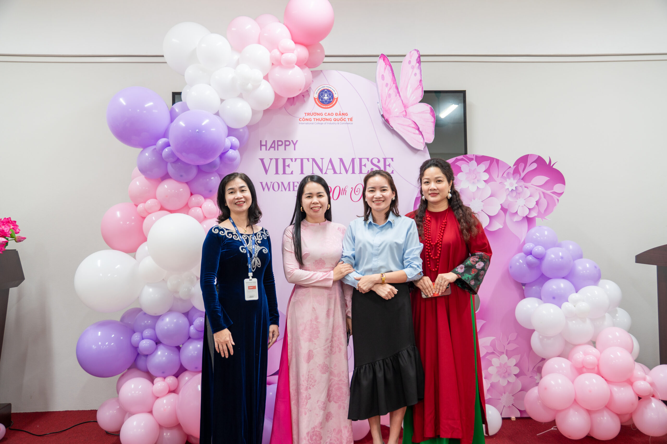 Ban Lãnh đạo trường Cao đẳng Công thương Quốc tế khoe sắc rạng rỡ mừng ngày 20/10.