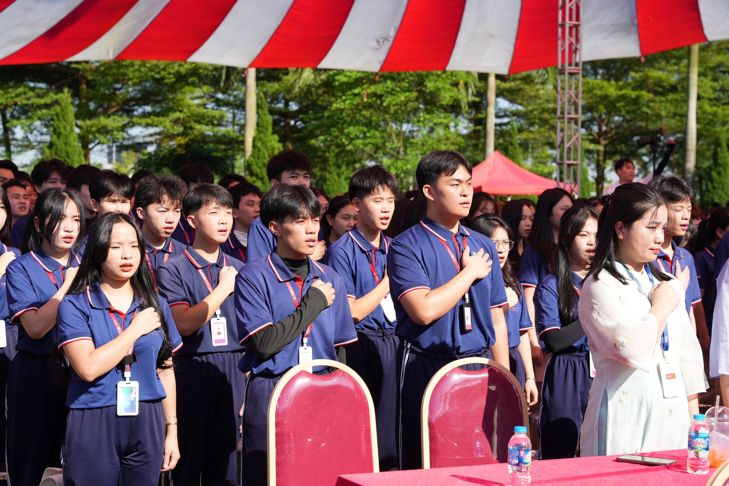 Sinh viên ICC hân hoan trong Sự kiện Chào tân sinh viên K17. 