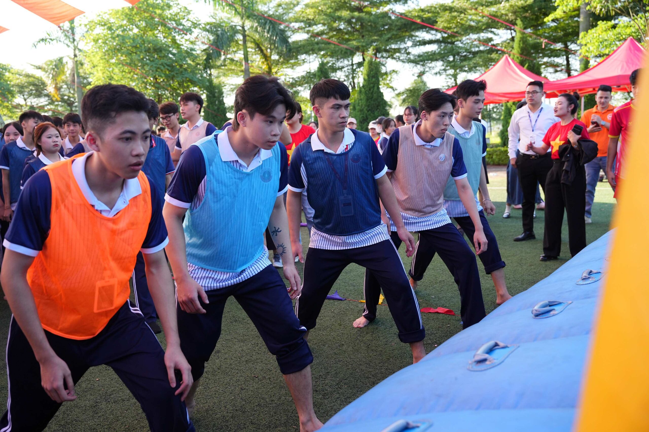 Đối với tân sinh viên K17, đây không chỉ là sân chơi thể thao, mà còn là “nhịp cầu” giúp các bạn rút ngắn khoảng cách, làm quen với bạn mới và cảm nhận văn hóa năng động của ICC.