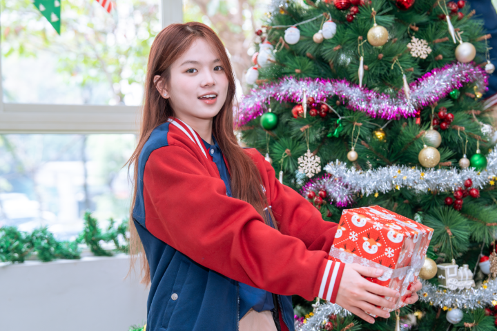 Trà My trong bộ đồng phục mùa đông tại ICC