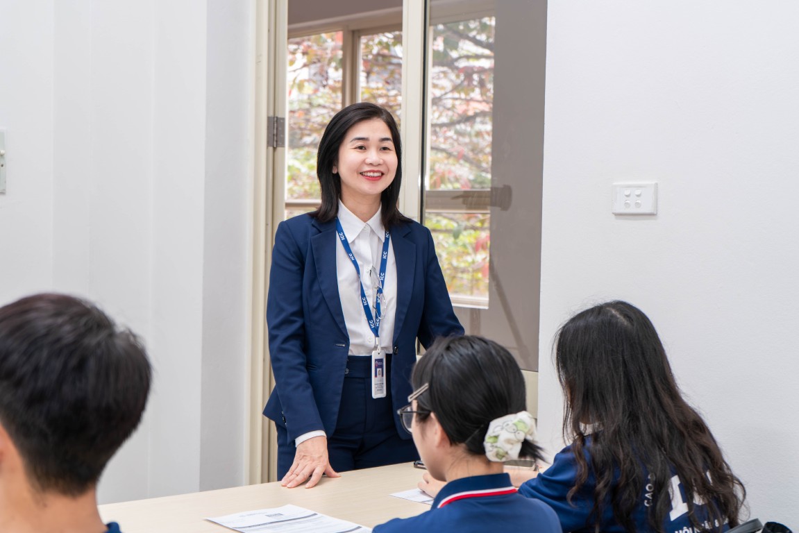 TS Trần Thị Ngân Giang - Phó Hiệu trưởng kiêm trưởng khoa Du lịch Nhà trường. 