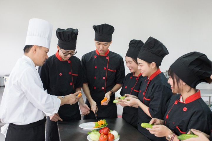 Buổi học của ngành Kỹ thuật chế biến món ăn tại ICC 