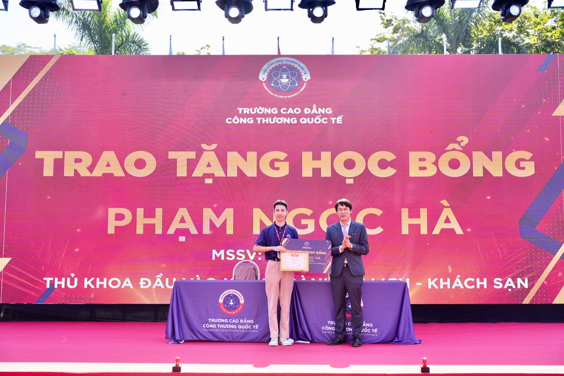 Phạm Ngọc Hà - Thủ khoa đầu vào K17 khối ngành Du lịch - Khách sạn.