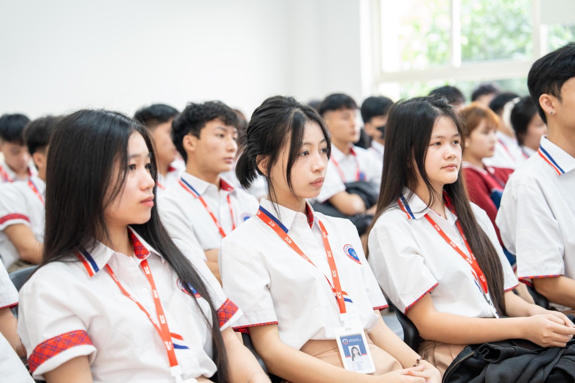 Sinh viên ICC chung sức vì đồng bào vùng lũ miền Trung & Tây Nguyên. 