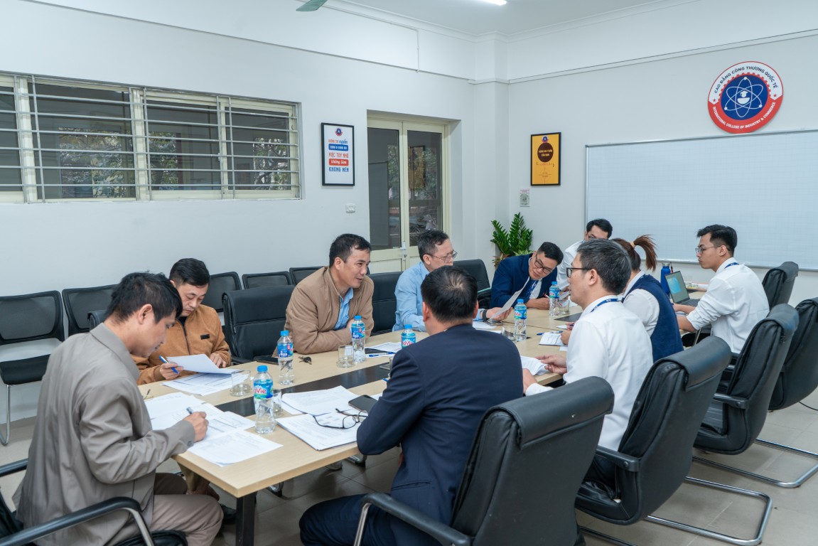 Toàn cảnh cuộc họp nghiệm thu chuẩn đầu ra ngành Công nghệ ô tô tại ICC