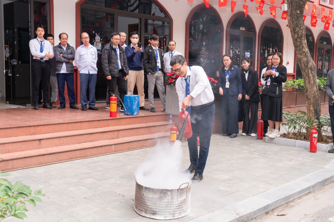 Việc tổ chức tập huấn PCCC & CNCH cho đội ngũ cán bộ, giảng viên là một phần trong chiến lược xây dựng văn hóa an toàn học đường tại nhà trường