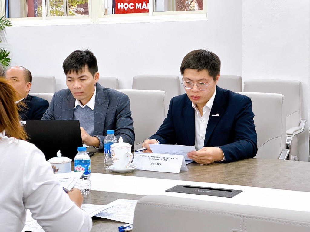 Hội đồng thẩm định được thành lập với sự tham gia các chuyên gia, kỹ sư đến từ doanh nghiệp đang trực tiếp hoạt động trong lĩnh vực Điện – Điện tử