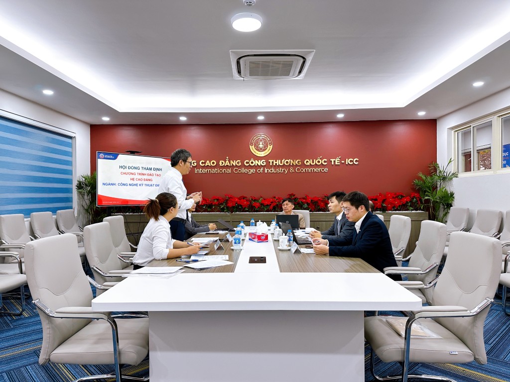 Hội đồng thẩm định chương trình đào tạo hệ Cao đẳng ngành Công nghệ kỹ thuật Điện, Điện tử tại ICC