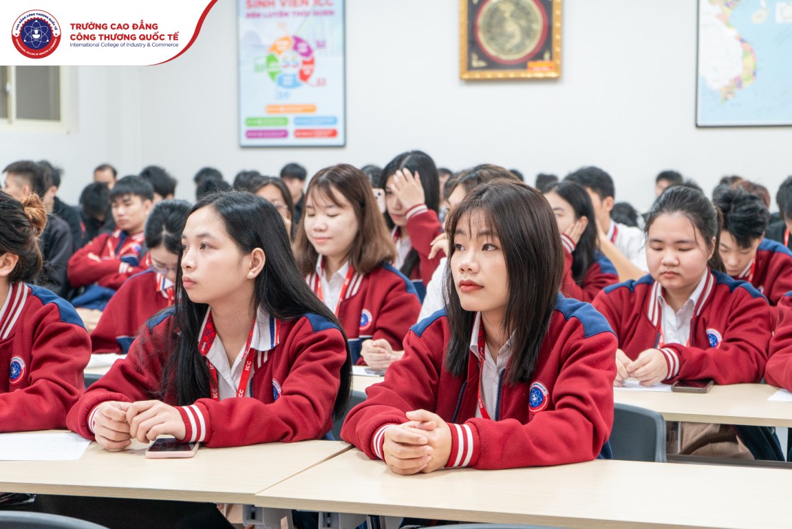 ICC trao tặng quà Tết cho sinh viên có hoàn cảnh khó khăn, lan tỏa tinh thần sẻ chia dịp Xuân mới