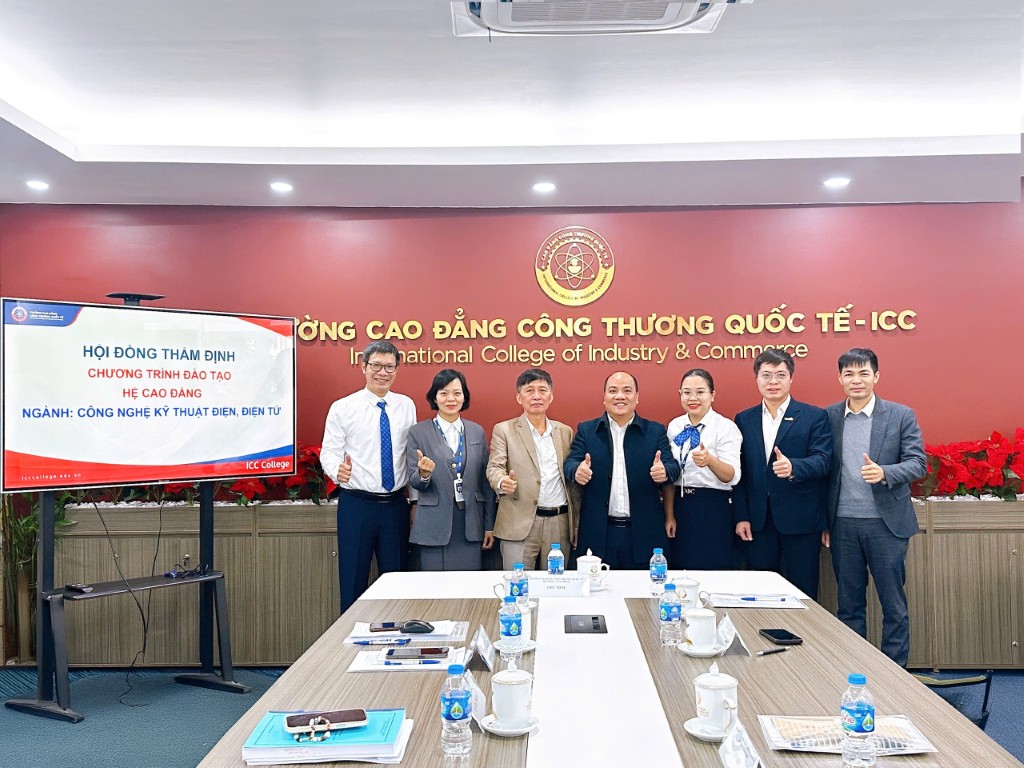 Buổi họp Hội đồng thẩm định chương trình đào tạo ngành Công nghệ kỹ thuật Điện, Điện tử diễn ra thành công tốt đẹp