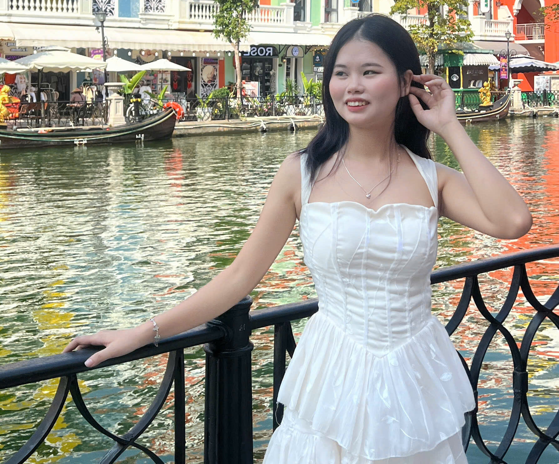 Em Vi Thị Hằng - sinh viên K17 ngành Quản trị Khách sạn thực tập tại Phú Quốc