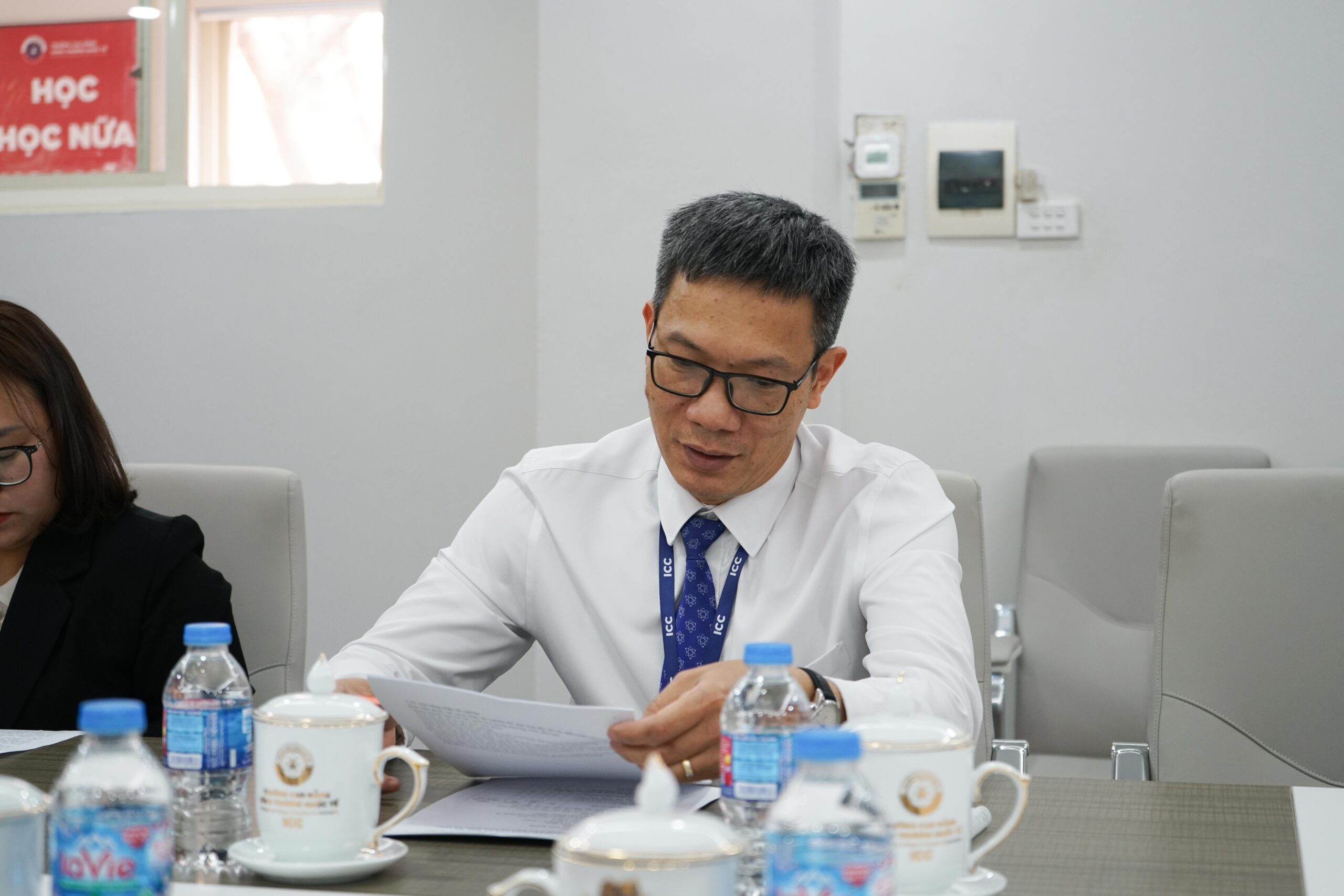 Thầy Lê Hồng Sơn - Trưởng phòng Đào tạo tại buổi họp hội đồng thẩm định