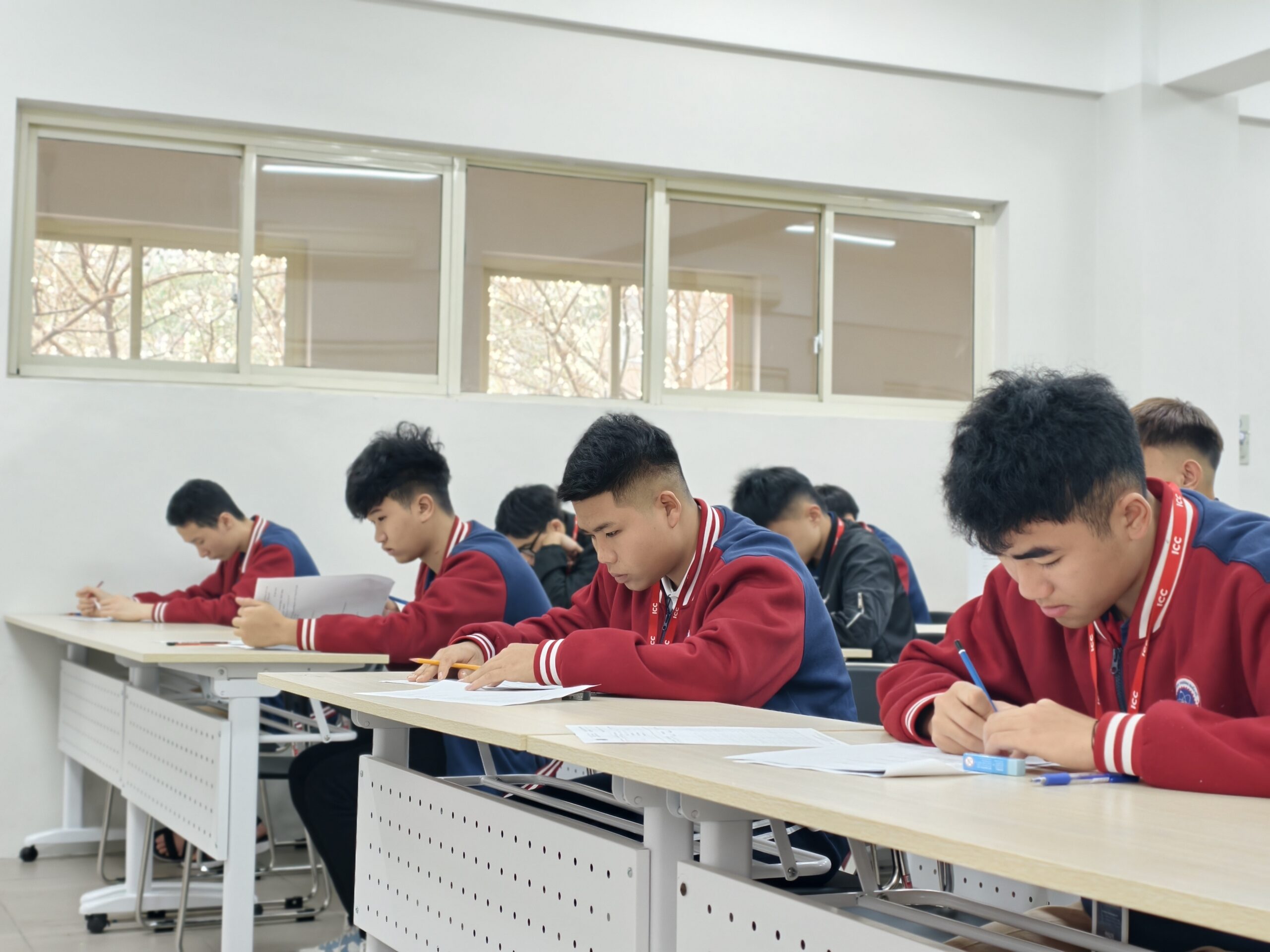 Sinh viên K17 nghiêm túc tham gia kỳ thi kết thúc Học kỳ II