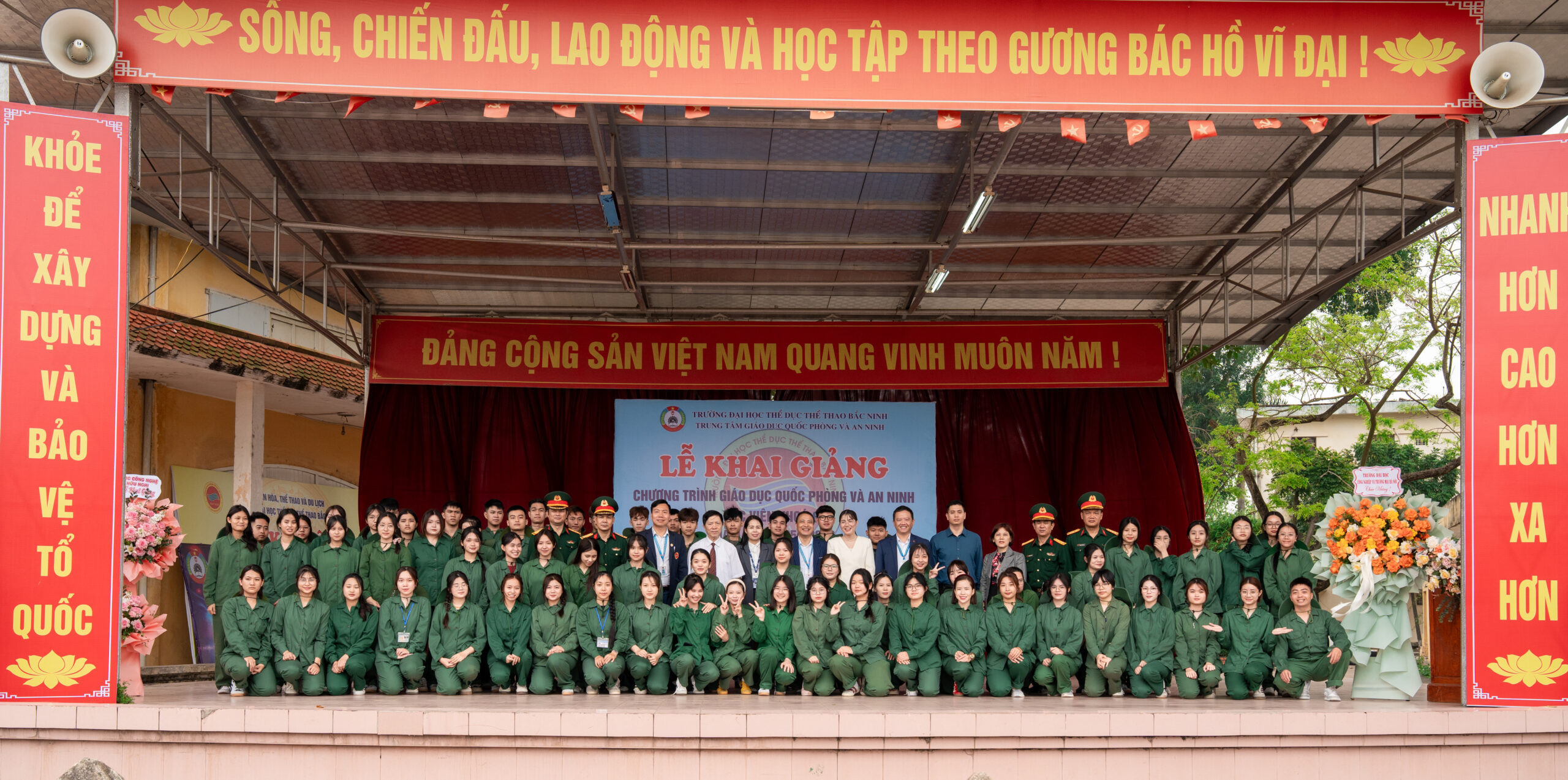 Sinh viên ICC trong những ngày đầu học Giáo dục Quốc phòng và An ninh