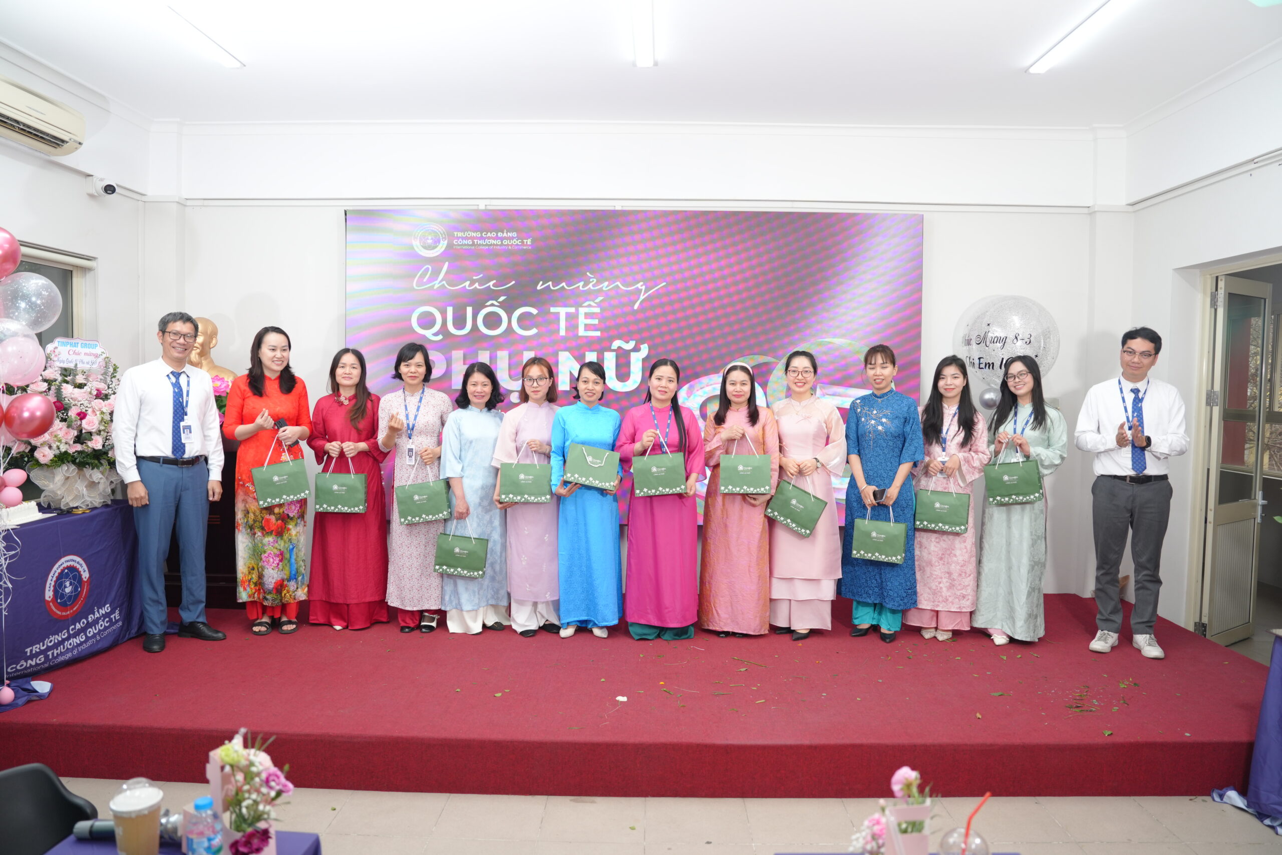 Trong hành trình xây dựng và phát triển của ICC, đội ngũ giảng viên và cán bộ nhân viên nữ luôn đóng vai trò quan trọng