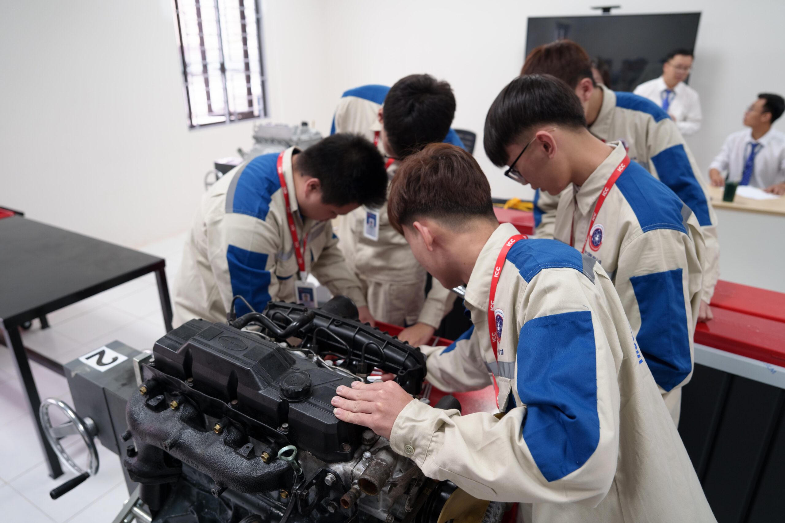 Học tại ICC, Tiến Đức được thực hành trực tiếp với máy móc nhờ đó em hiểu nghề rõ hơn