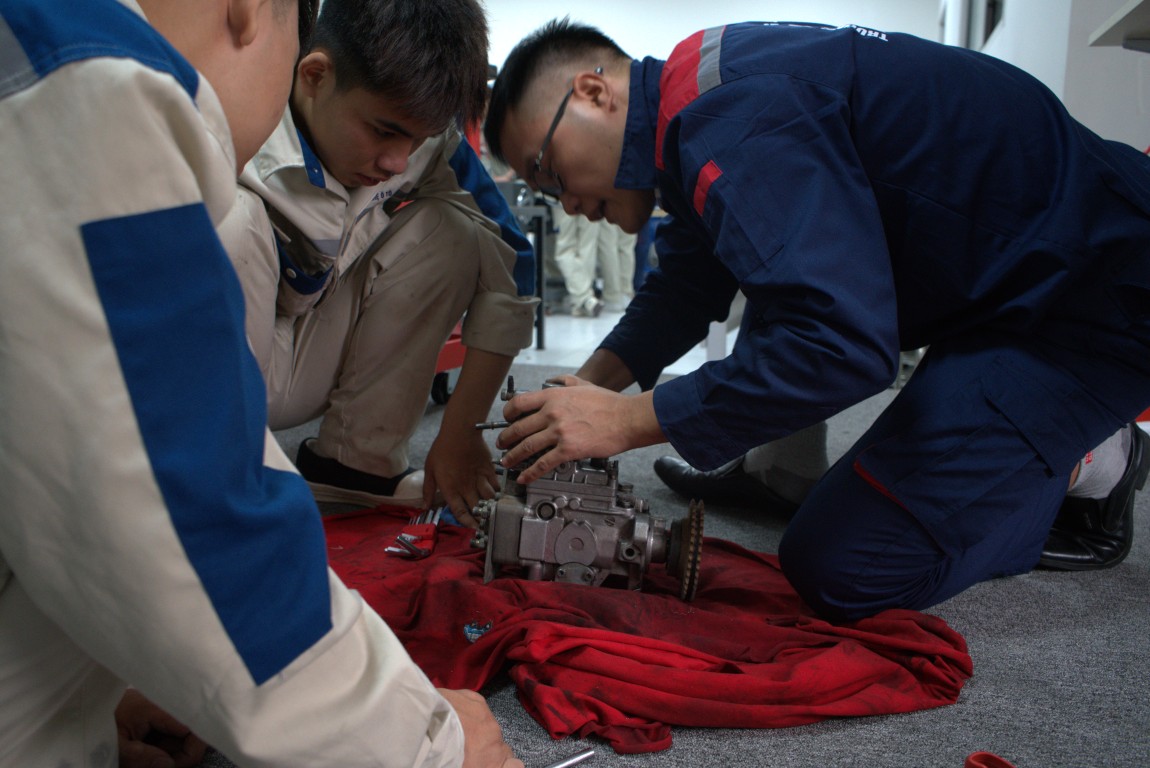 Giảng viên khoa Công nghệ ô tô