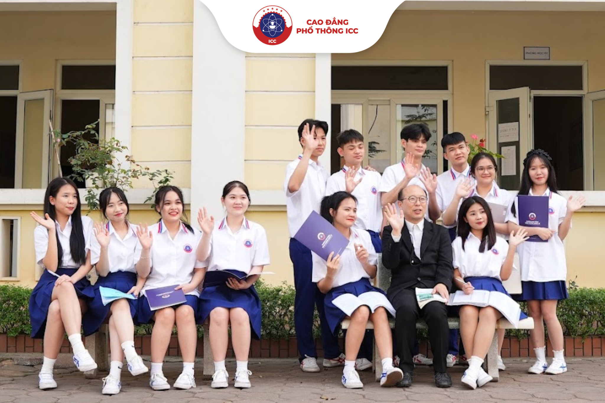 Đặc biệt, các thầy cô quản nhiệm luôn đồng hành như những người anh, người chị, sẵn sàng lắng nghe, hỗ trợ và định hướng cho học sinh trong giai đoạn tuổi mới lớn