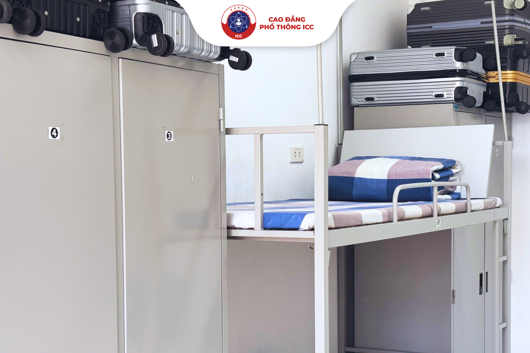 Mỗi bạn có một tủ riêng phục vụ nhu cầu lưu trữ đồ dùng cá nhân